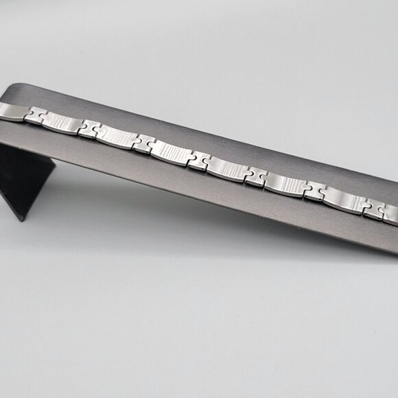 Stainless Steel Mens Bracelet 8 Inch Silver Tone Link Chain Fold Over Clasp - Picture 4 of 6